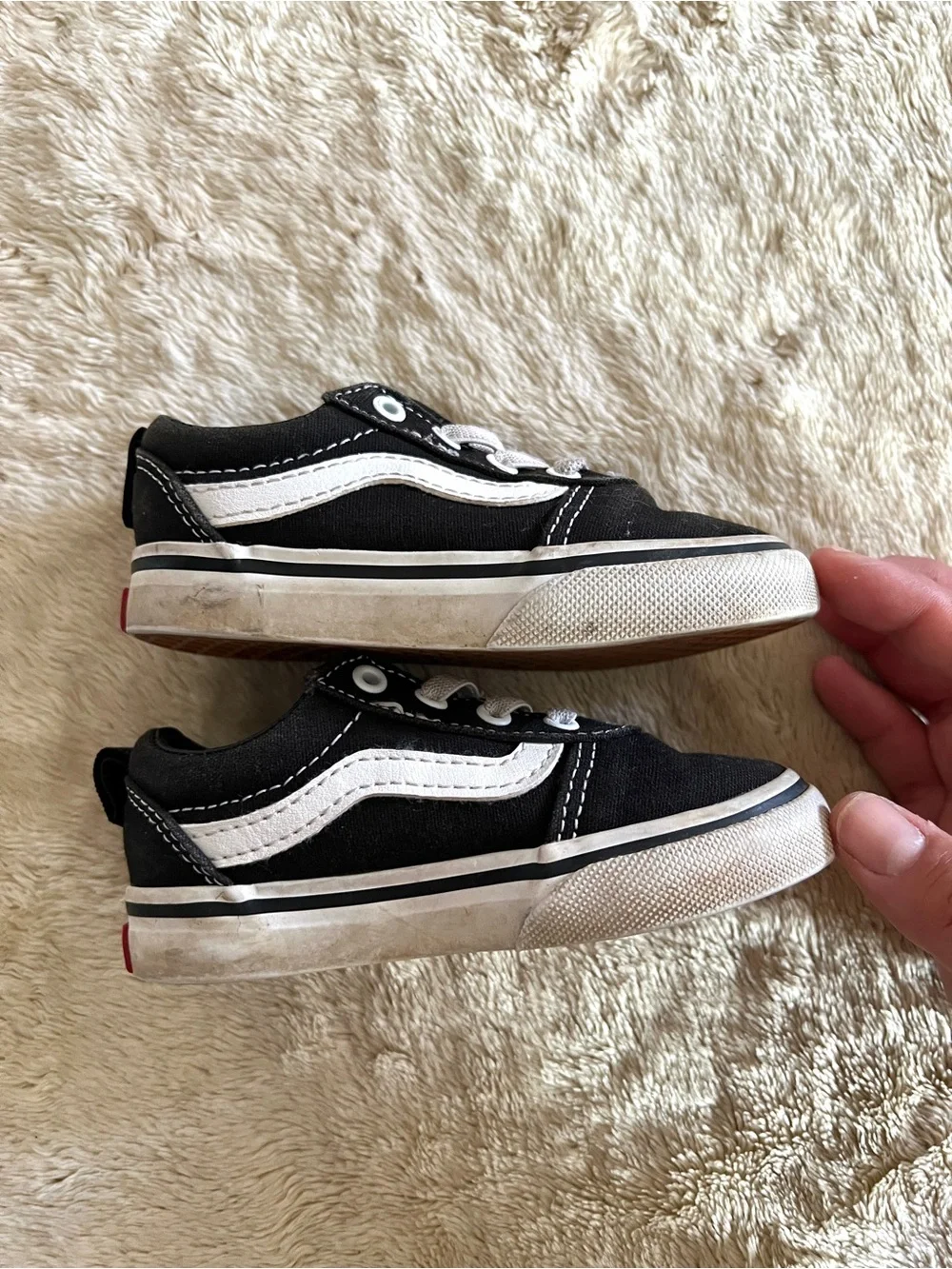 VANS Toddler's Black & White Casual Sneakers Size 6.0